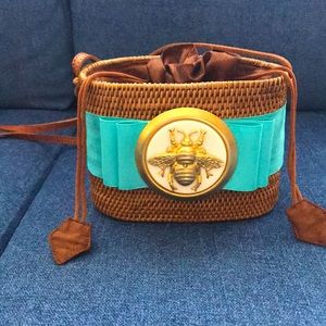 Straw Bosom Buddy Bee purse